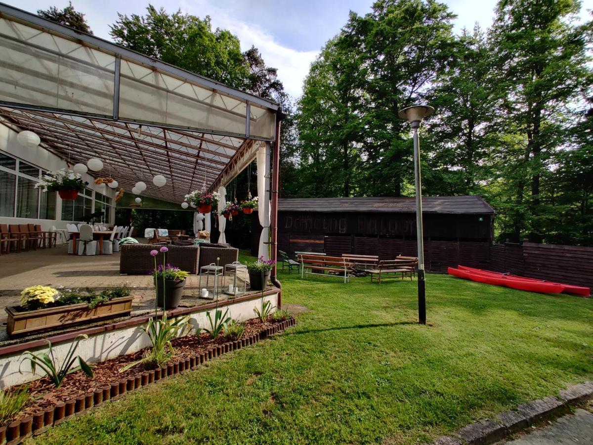 Hotel Osrodek Lesny Rajsko W Zapuscie Zapusta Exteriér fotografie